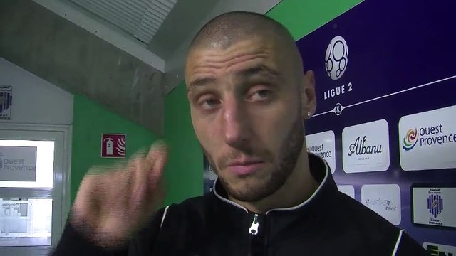 Le milieu de terrain du FC Istres Laurent Agouazi