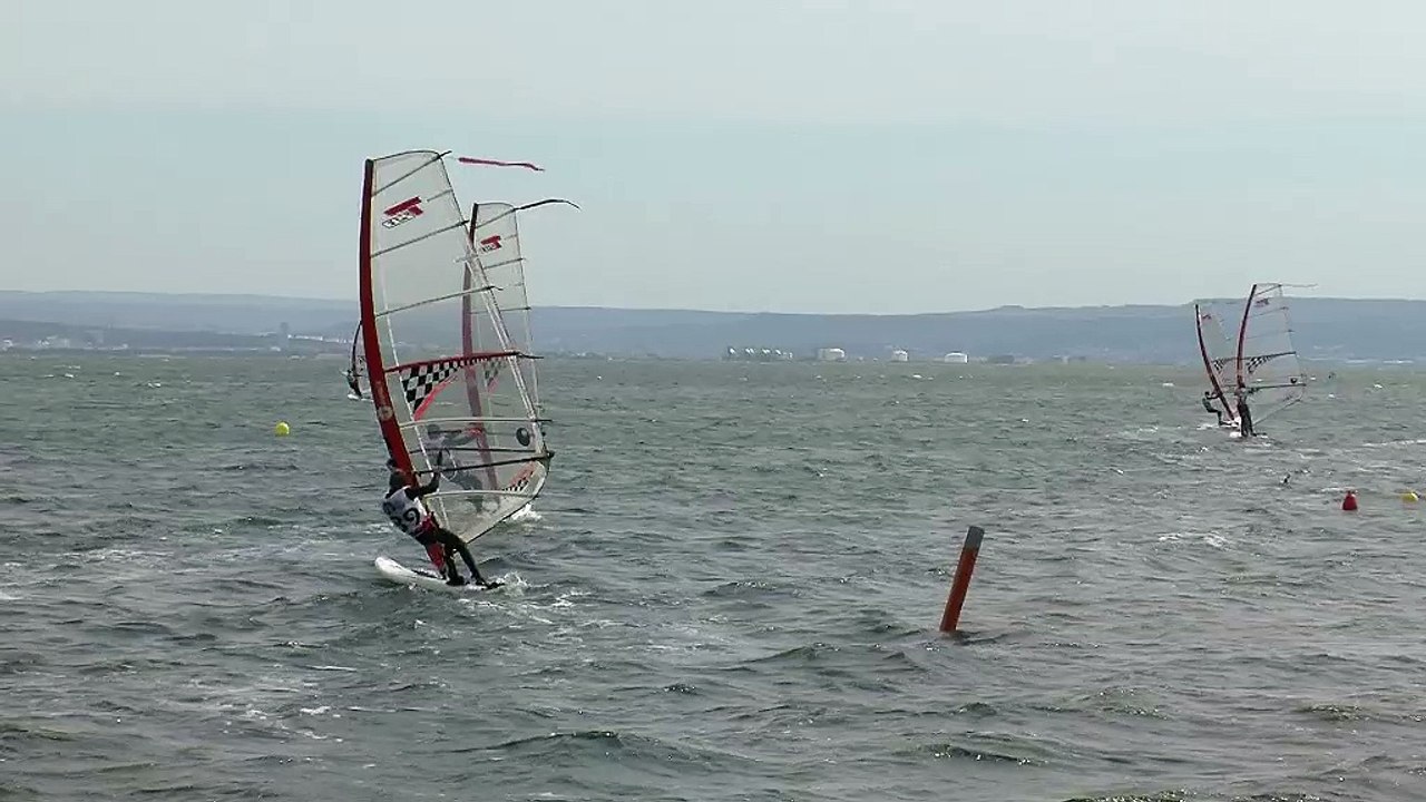 Le championnat de France UNSS de planches à voiles à Martigues