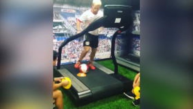 Freestyler's insane treadmill skills