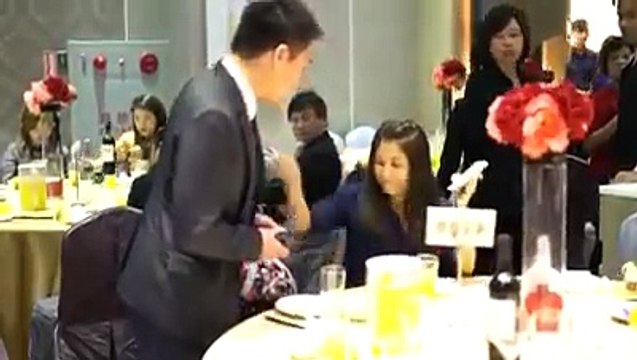 Cô gái ăn chùa trong tiệc cưới rồi đập phá đồ khi bị phát hiện