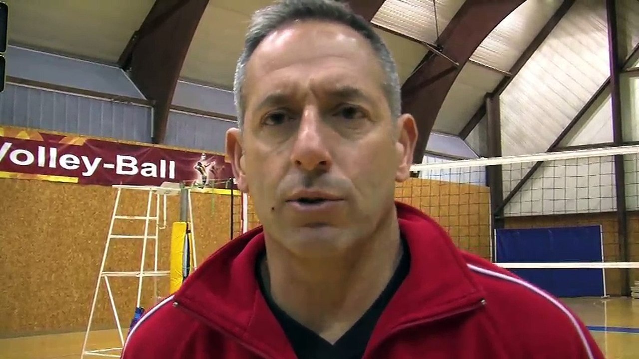 L'entraîneur du Martigues Volley Ball Christophe Charroux avant le déplacement à Orange