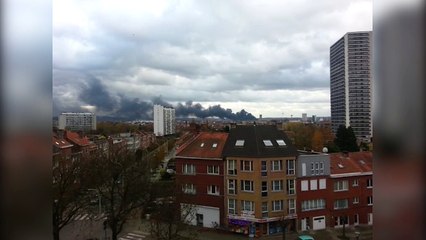 Gros incendie en cours sur le site des gaufres Milcamps à Forest, les pompiers sont en route