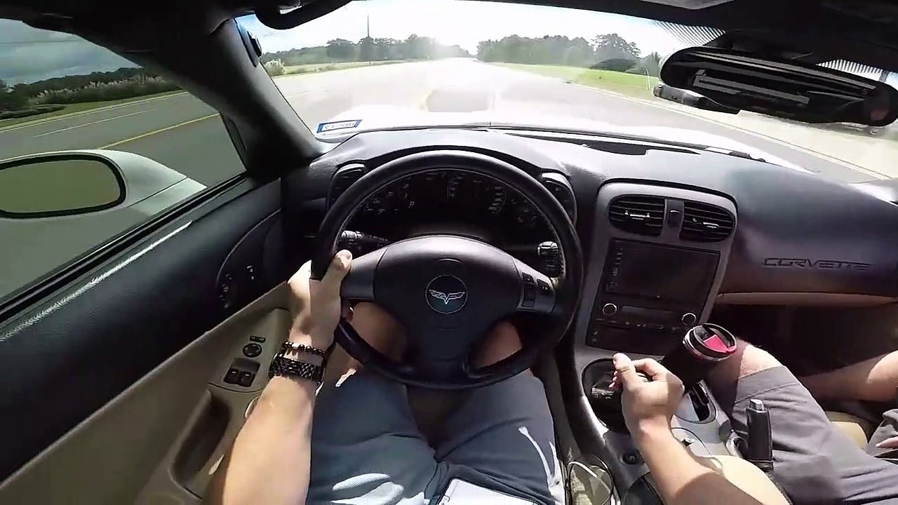 Quand papy veut faire la course avec sa grosse voiture !