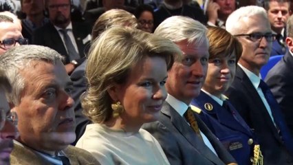 Le Roi et la Reine visitent la DVI qui célèbre ses 30 ans