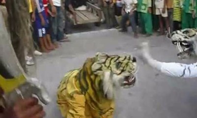 Pencak Macan Mencoba "Eksis" dengan Turun ke Jalan