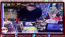 Latino usa una mascarilla de papel a la hora de cometer atracos-Al Rojo Vivo-Video