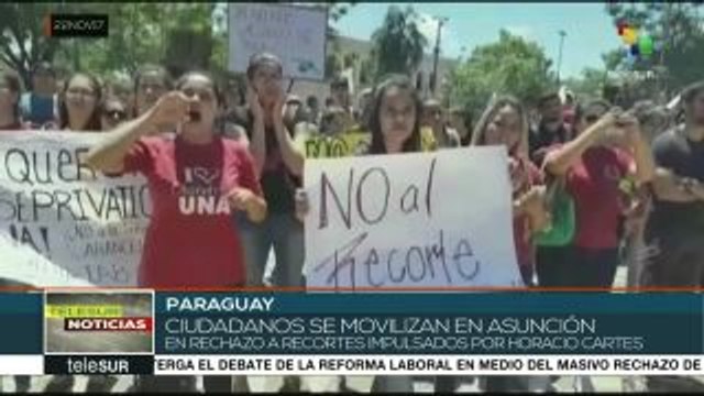 Paraguayos exigen al gobierno que no aplique recortes a la educación