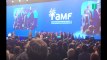 Emmanuel Macron hué lors de son arrivée au congrès de l'Assemblée des maires de France