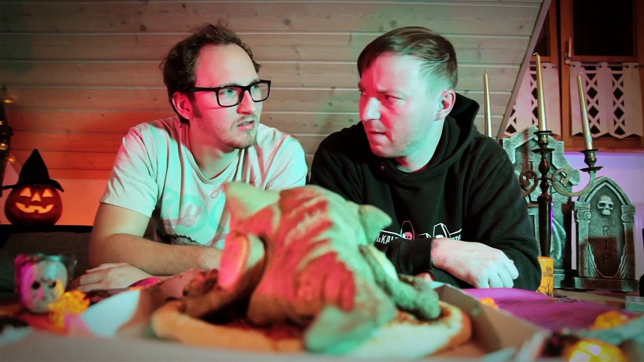 HALLOWEEN MONSTERPIZZA | Halloween Kurzfilm Deu...