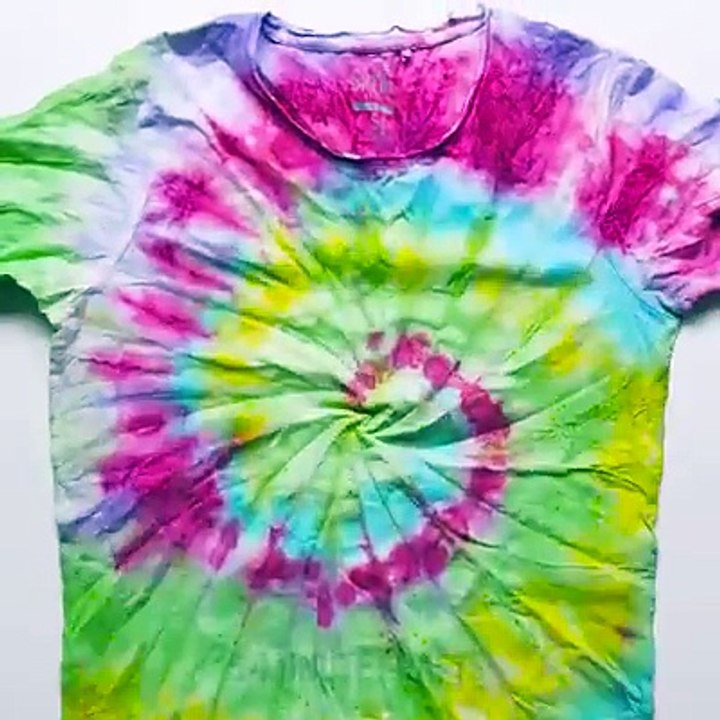4 Ways to decorate your boring T-shirt