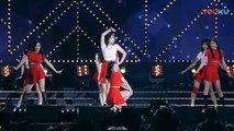 饭拍韩国女团热舞现场, 很受欢迎的一首歌!_高清(00h01m38s-00h01m40s)