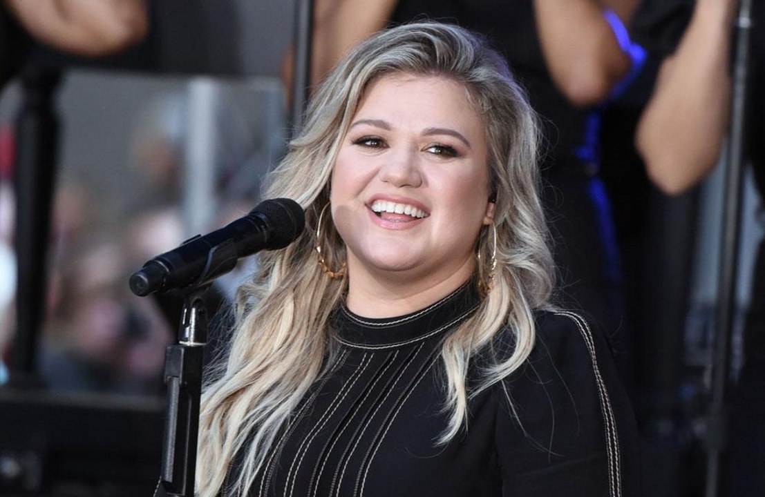 Kelly Clarkson wants to do a Christmas duets album