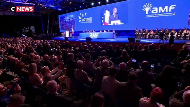 Emmanuel Macron aux maires : « J'ai besoin de vous »