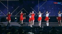 饭拍韩国女团热舞现场, 很受欢迎的一首歌!_高清(00h02m08s-00h02m10s)