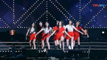 饭拍韩国女团热舞现场, 很受欢迎的一首歌!_高清(00h02m40s-00h02m41s)
