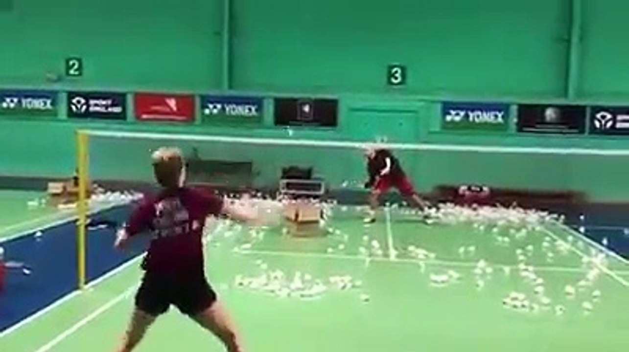 ฝึกซ้อมแบดมินตัน  ..  Badminton