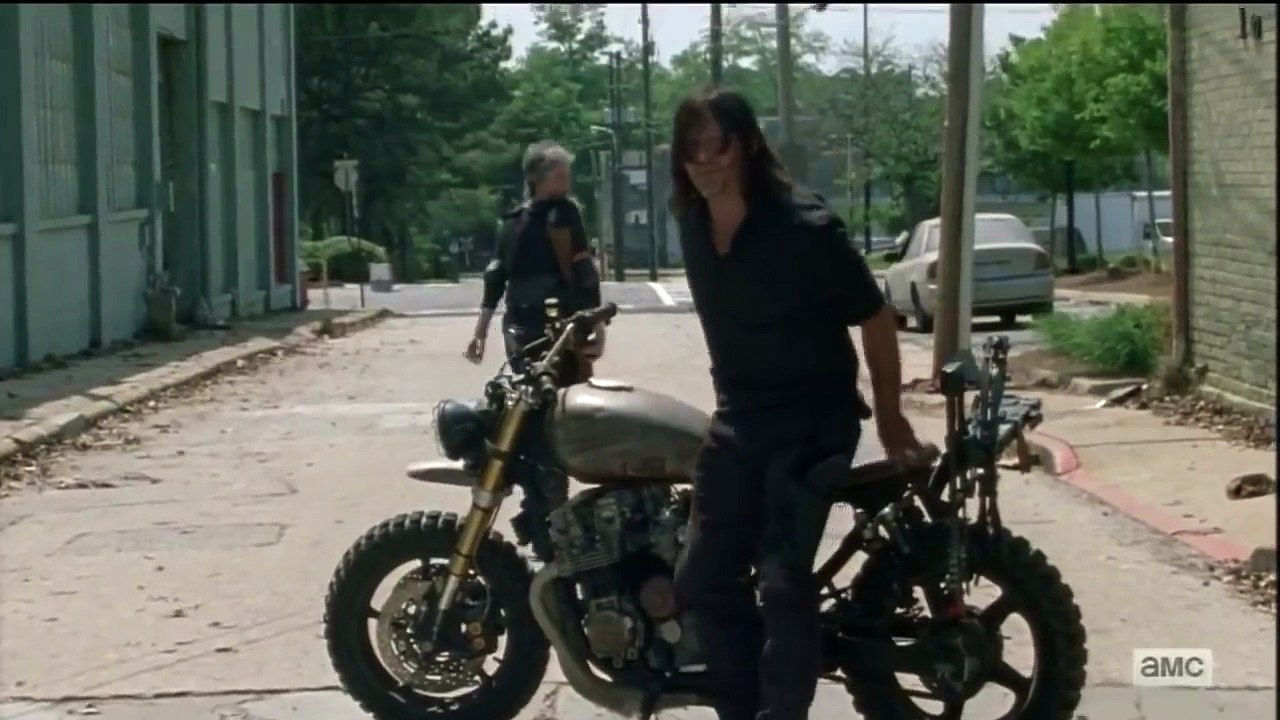 The Walking Dead 8x01: Rick Attacks Negan & The Sanctuary / Daryl Leads Horde [HD]