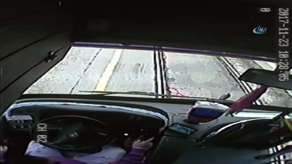 Yolcu dehşeti otobüs kamerasına yansıdı