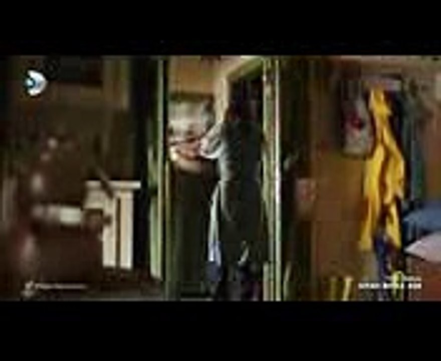 Siyah Beyaz Aşk 6. Bölüm - Ferhat ve Aslı El-ele Tutuyor