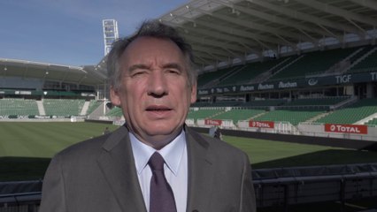 François Bayrou se félicite de la réalisation du stade du Hameau