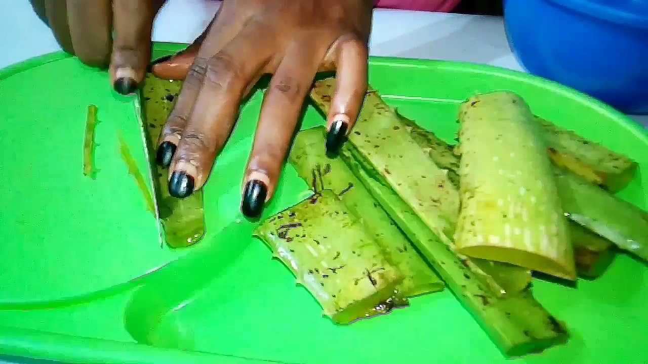 How To Make Aleo Vera Gel In 10min. | For Sunburn, Stretch Marks, Hair Growth & Anti-aging.