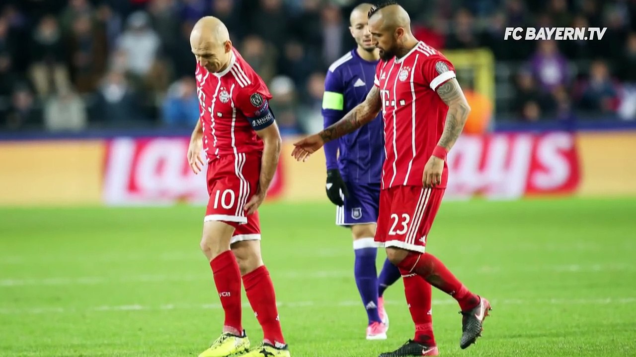 Bayern_arrive_in_Gladbach