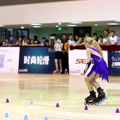 This girl is doing very good steting in front of people