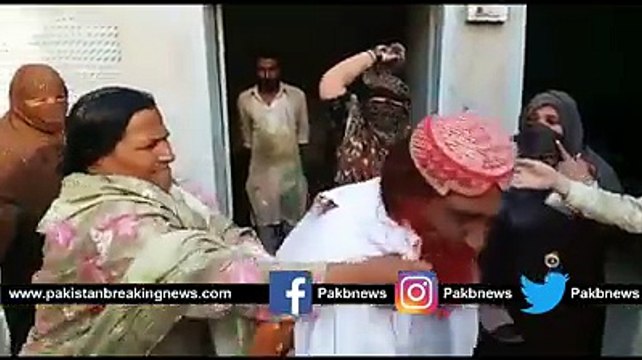 جعلی عامل بابا کی اصلی دھلائی۔۔۔اولاد کی خواہش لیئے آنے والی لڑکی سے جعلی پیر کی انوکھی فرمائش، پورے کپڑے اُتارو تعویز ل