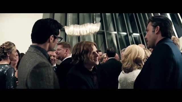 Henry Cavill será Superman al menos una película más