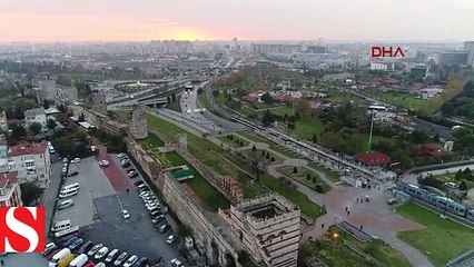 Tarihi surların üzerinden güneş batımı böyle görüntülendi