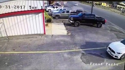 Un automobiliste perd le contrôle et fonce sur des voitures