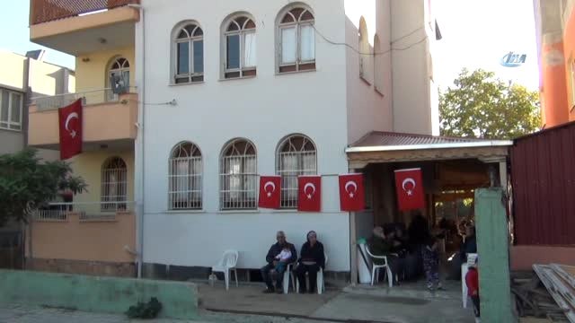 Hastanede Tedavi Görürken Şehit Olan Polis Toprağa Verildi