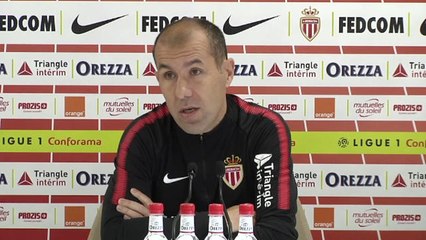 14e j. - Jardim: "Paris est au-dessus"