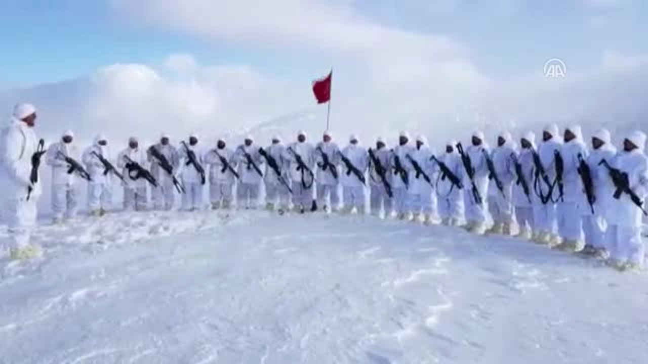 Jandarma, Öğretmenler Günü'nü Operasyonda da Un...