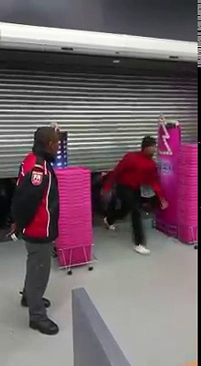 Black Friday: Regardez comment ces noirs américains ont envahi ce magasin