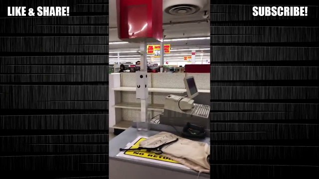 Ce client devient fou au Black Friday et se fait jeter dans un rayon du supermarché !