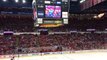 Cette fillette est acclamée par des milliers de fans de hockey sur glace en plein match !