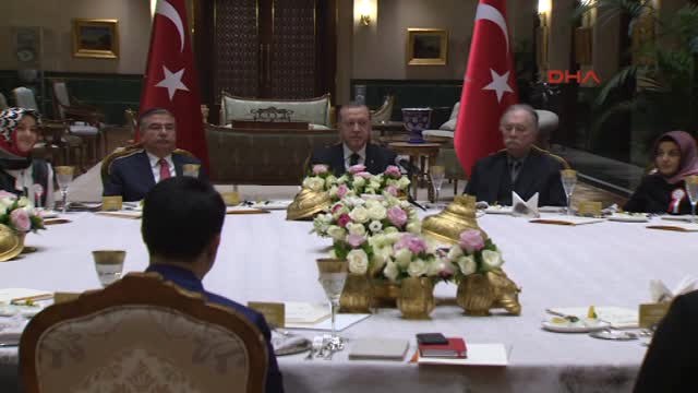 Cumhurbaşkanı Erdoğan, Beştepe Sofrası'nda Eğitimcileri Ağırladı