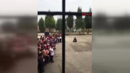 Kocaeli- Öğretmenler Günü'nde İlkokul Öğrencisini Betona Oturttu