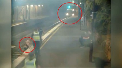 Une femme ivre tombe sur les rails quand un train arrive.