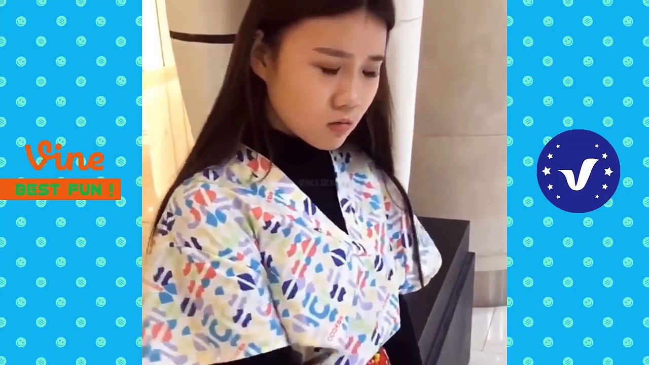 Funny Videos 2017 ● People doing stupid things P63-L550xfUu7PQ.CUT.05'14-05'50