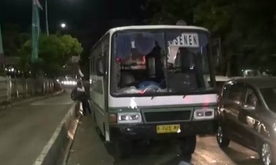 Tabrak Mobil dan Motor, Kopaja Dirusak Warga