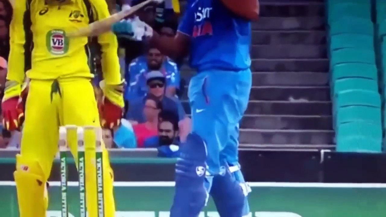 Funny Cricket Moments-cAVLqePYD9c.CUT.01'09-01'45