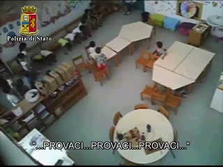 Download Video: Italie: La police diffuse les images glaçantes d'institutrices maltraitant des enfants de trois à cinq ans pendant les c