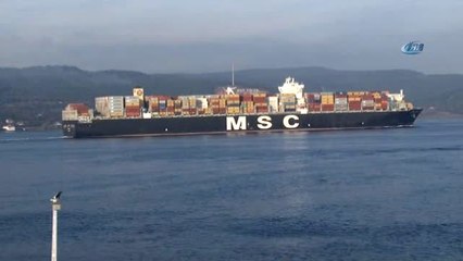 Dev Gemi Çanakkale Boğazı'ndan Geçti