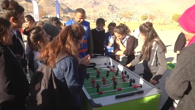 Hakkarili Çocuklar Mobil Gençlik Merkezi ile Eğlendi