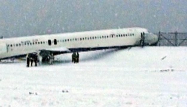 Delta flight Plane skids off New York runway