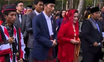 Kahiyang Senang Jalani Prosesi Adat Tapsel