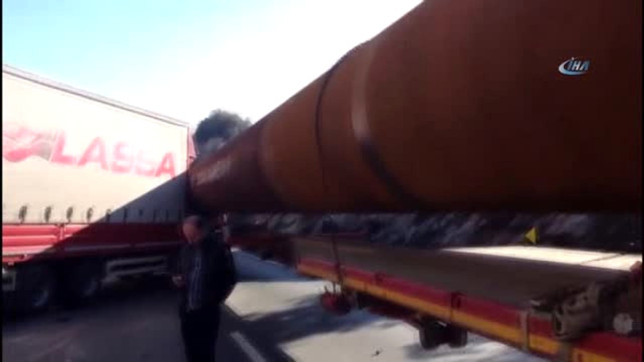 Tem'de Feci Kaza...8 Araç Birbirine Girdi, 10 Kilometrelik Araç Kuyruğu Oluştu