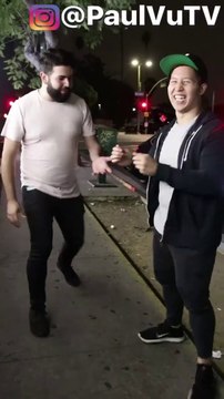 Ce magicien enchaine les tricks et tours de magie bluffants et incroyables